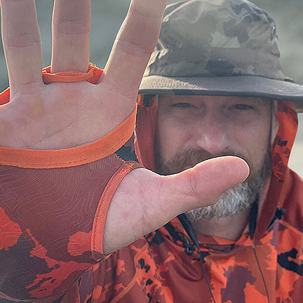 Man wearing a shelta sun shirts showing the thumb and fingers holes