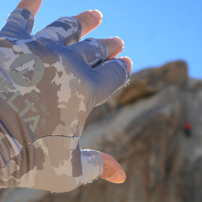 The Shelta Sun Gloves in Palm Green